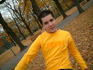 DOUZI